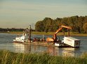 LKW faehrt in den Rhein Langel Hitdorf Faehre P225